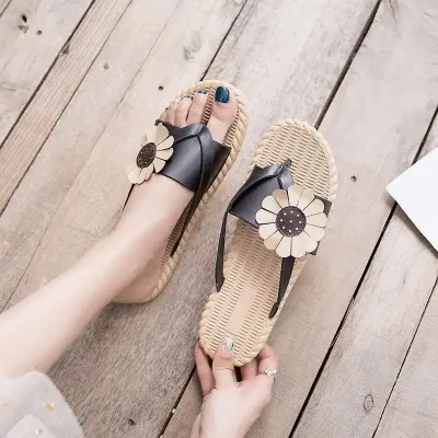 FASHIONABLE FLIP-FLOPS BEACH 